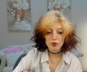mistymarlow is a 18 year old female webcam sex model.
