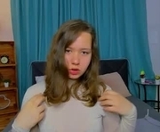 lauraellinss is a 19 year old female webcam sex model.