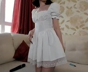 evaeger is a 18 year old female webcam sex model.