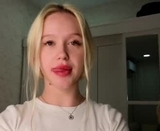 odelynharvison is a 18 year old female webcam sex model.