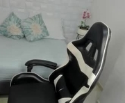 yulitza1025 is a  year old female webcam sex model.