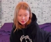 lillie_berry is a  year old female webcam sex model.