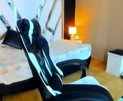 anny_petiitee is a 19 year old female webcam sex model.
