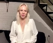 venessabonavia is a 18 year old female webcam sex model.