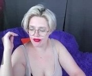 roni_storm is a 19 year old female webcam sex model.