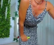 zinasquirts is a 27 year old female webcam sex model.