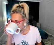 museofstage is a 44 year old female webcam sex model.