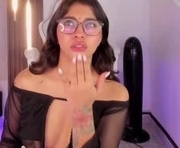 valloletsamar is a 19 year old female webcam sex model.