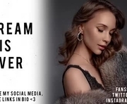 merrilyn is a 21 year old female webcam sex model.