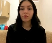 alexisschiess is a 18 year old female webcam sex model.