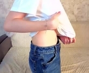 dungcoolbeth is a 19 year old female webcam sex model.