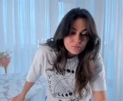 elliekennedy is a 18 year old female webcam sex model.