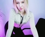 xx_hot_me is a 20 year old female webcam sex model.
