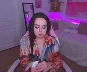 carriebroun is a 18 year old female webcam sex model.