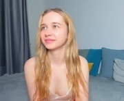 fresh_cherries is a 18 year old female webcam sex model.