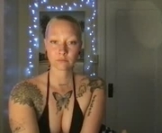 lilpeachykeenn is a  year old female webcam sex model.