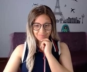 amycosplay99 is a 19 year old female webcam sex model.