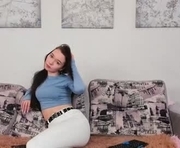 portiabiglow is a 18 year old female webcam sex model.