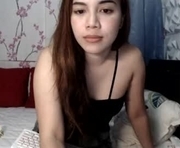 grly5301028 is a  year old female webcam sex model.