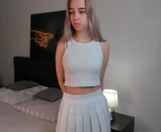 lizbethhemmings is a 18 year old female webcam sex model.