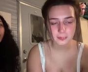 starqueenieee is a  year old female webcam sex model.