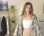 shelleyborom is a 18 year old female webcam sex model.