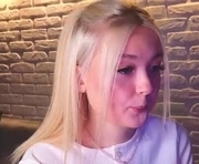 twinklefluff is a 18 year old female webcam sex model.