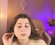 queen_michelle_ is a 19 year old female webcam sex model.