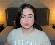 _oliviajoness is a 24 year old female webcam sex model.