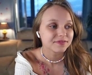 dierafauxa is a 18 year old female webcam sex model.