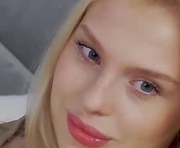 aliserosee is a 18 year old female webcam sex model.