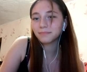 savannasotos is a 18 year old female webcam sex model.
