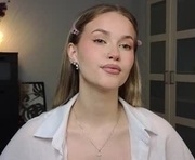 sureprise is a 18 year old female webcam sex model.