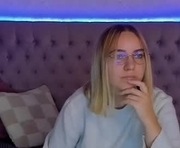 carollflexx is a 22 year old female webcam sex model.