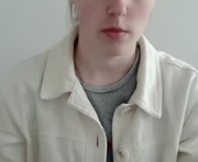 love_vivian is a 18 year old female webcam sex model.