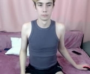 harvey_foster is a 18 year old male webcam sex model.
