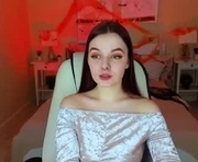 belladevile is a 18 year old female webcam sex model.