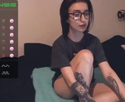 sadenot is a 19 year old female webcam sex model.