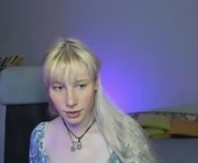 chaprya is a 18 year old female webcam sex model.