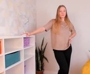 elizabethbrowna is a 18 year old female webcam sex model.