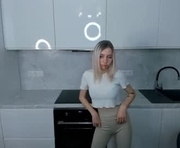 evelynstout is a 18 year old female webcam sex model.