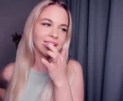 rachel_vibe is a 19 year old female webcam sex model.
