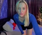 cuddlies_s is a 18 year old female webcam sex model.