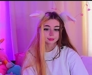 suemeow is a 19 year old female webcam sex model.