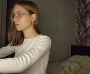 lowress is a 18 year old female webcam sex model.
