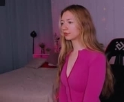 pinky_cloud_ is a 18 year old female webcam sex model.