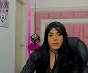 samanthahillz is a  year old shemale webcam sex model.