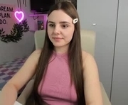 liawoow is a 18 year old female webcam sex model.