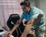 uwuslayr is a 27 year old male webcam sex model.