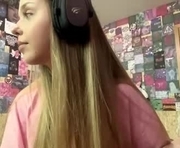 secret_halo is a 18 year old female webcam sex model.